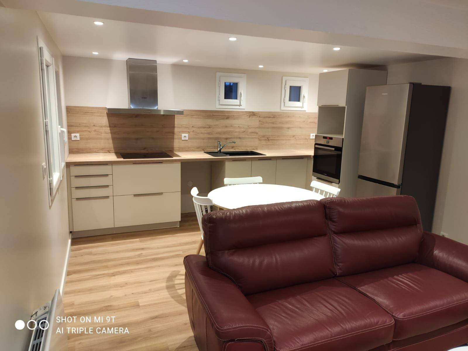 
                                                Location
                                                 Petit appartement chaleureux