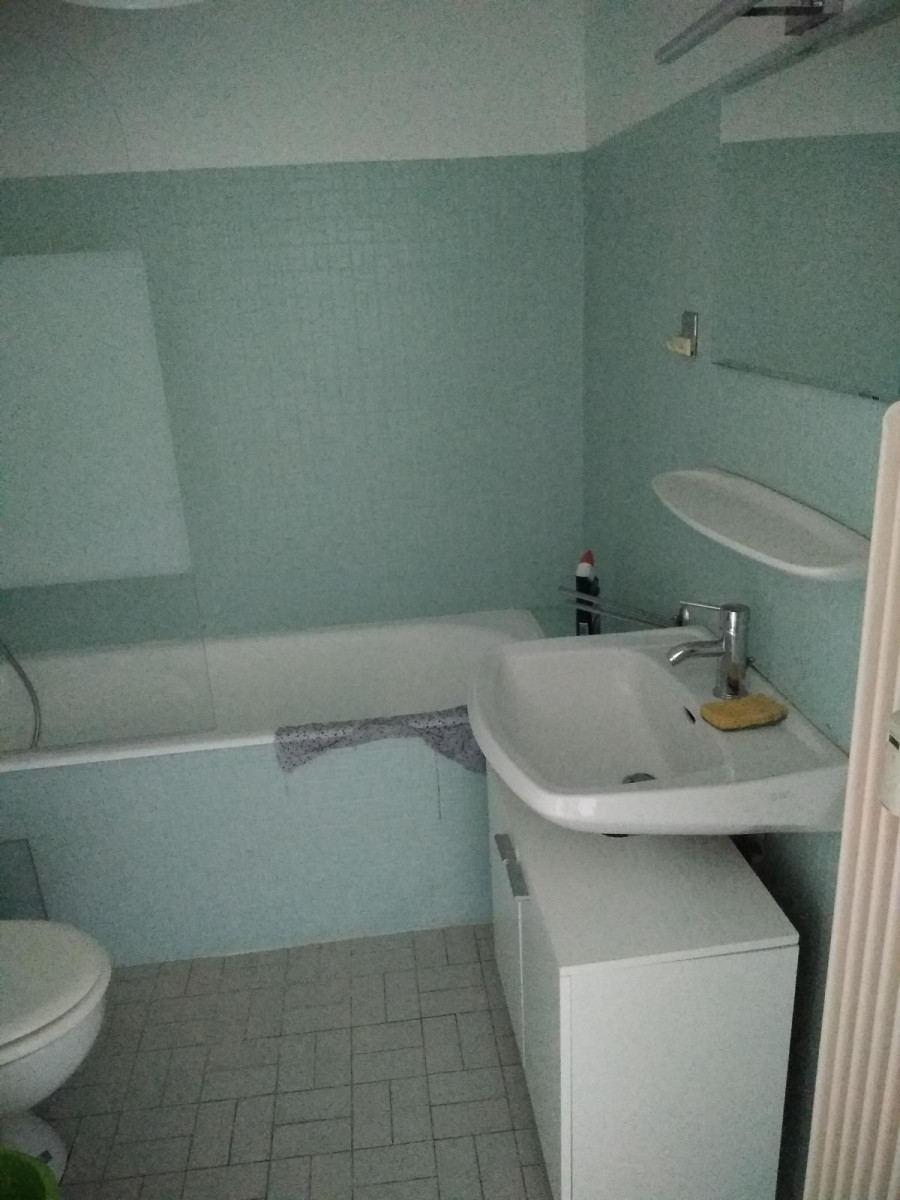 
                                                Location
                                                 Petit appartement meublé