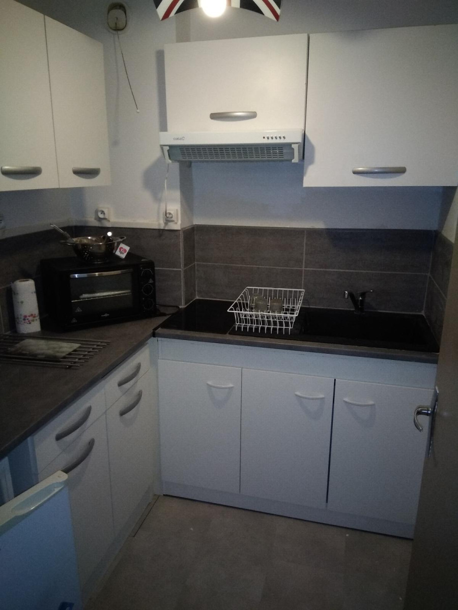 
                                                Location
                                                 Petit appartement meublé