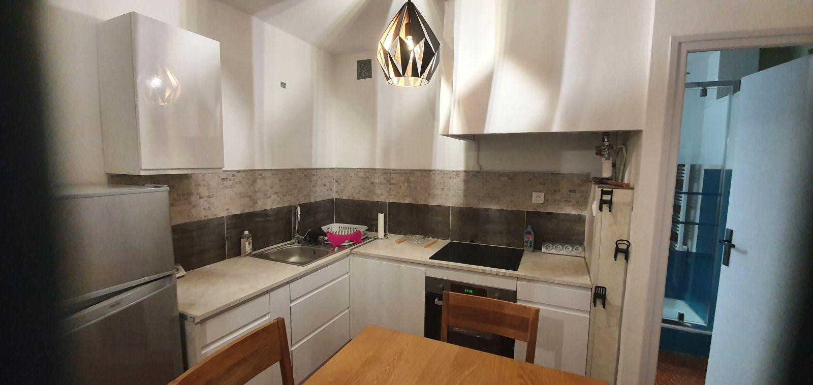 
                                                Location
                                                 Petit appartement très agréable.