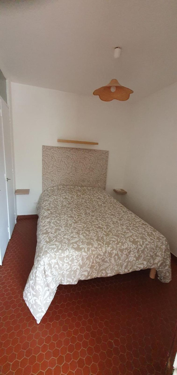 
                                                Location
                                                 Petit appartement très agréable.