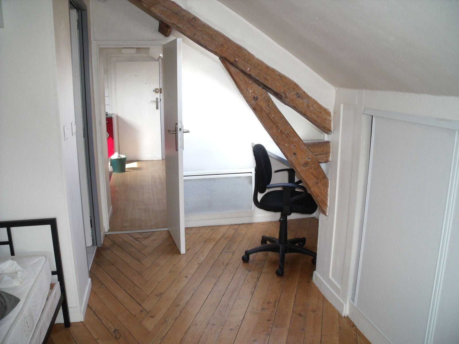 
                                                Location
                                                 Petit f2 tranquille