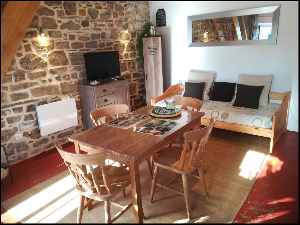 
                                                Location de vacances
                                                 Petit gîte cocooning Monts d'Arrée 30 min mer