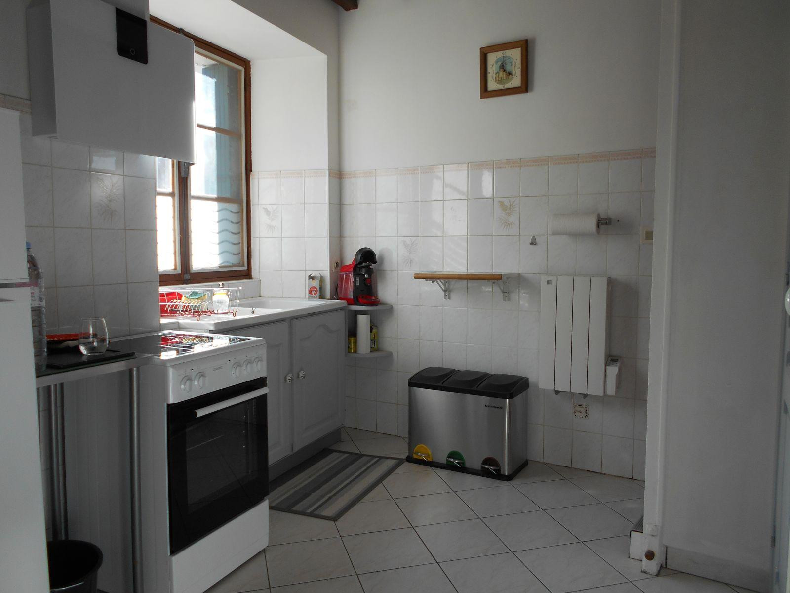 
                                                Location
                                                 Petit maison coeur du village avec sa boulangerie.