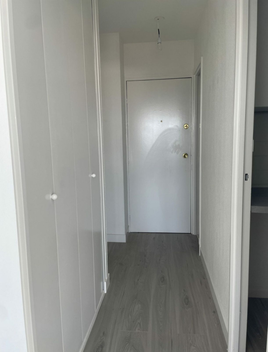 
                                                Location
                                                 Petit studio