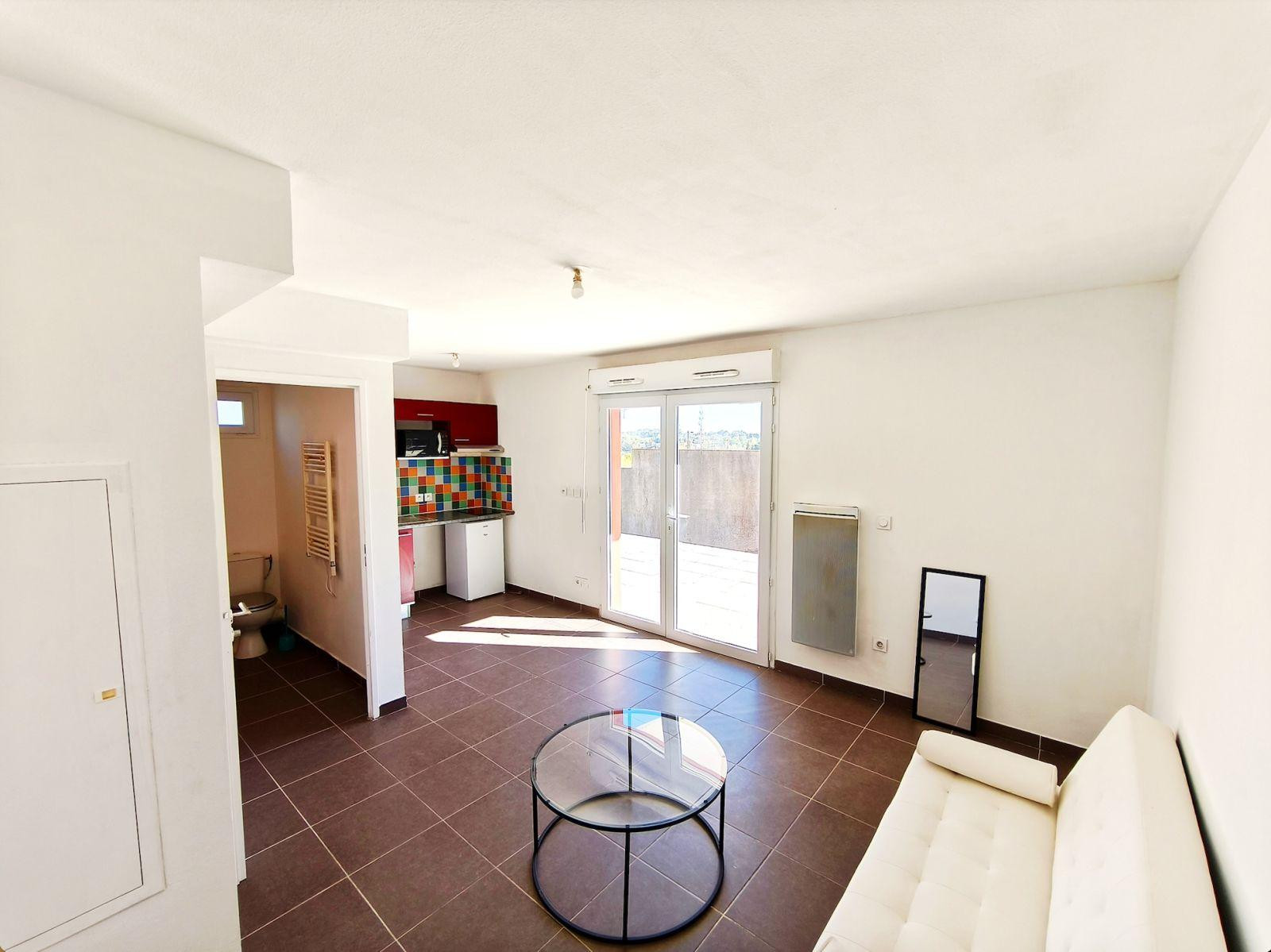 
                                                Location
                                                 Petit studio au soleil