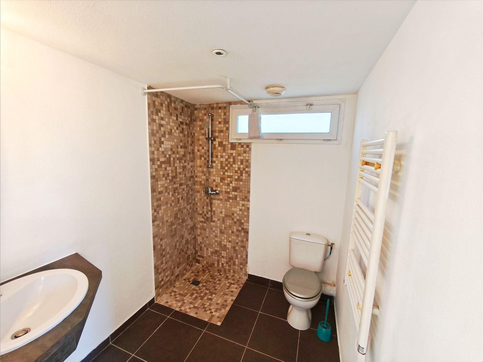 
                                                Location
                                                 Petit studio au soleil