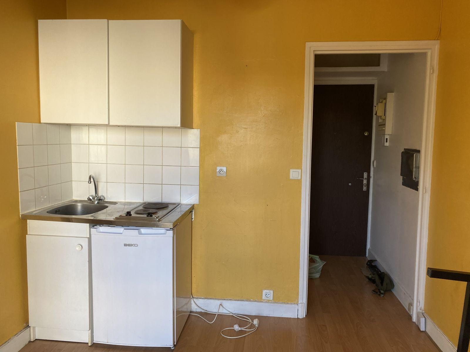
                                                Location
                                                 Petit studio confortable, dans bon environnement