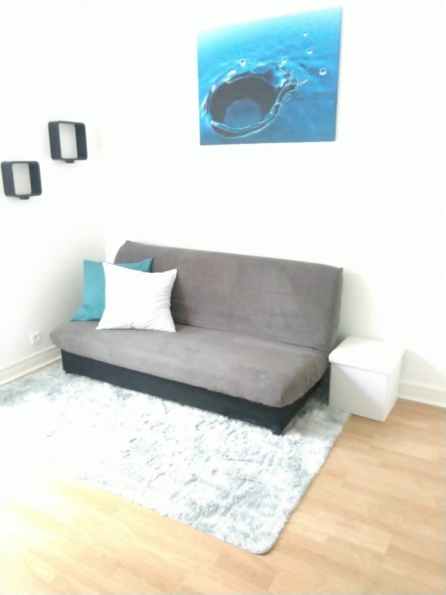
                                                Location
                                                 Petit studio douillet dans le Paris bohème (loyer tout inclus)