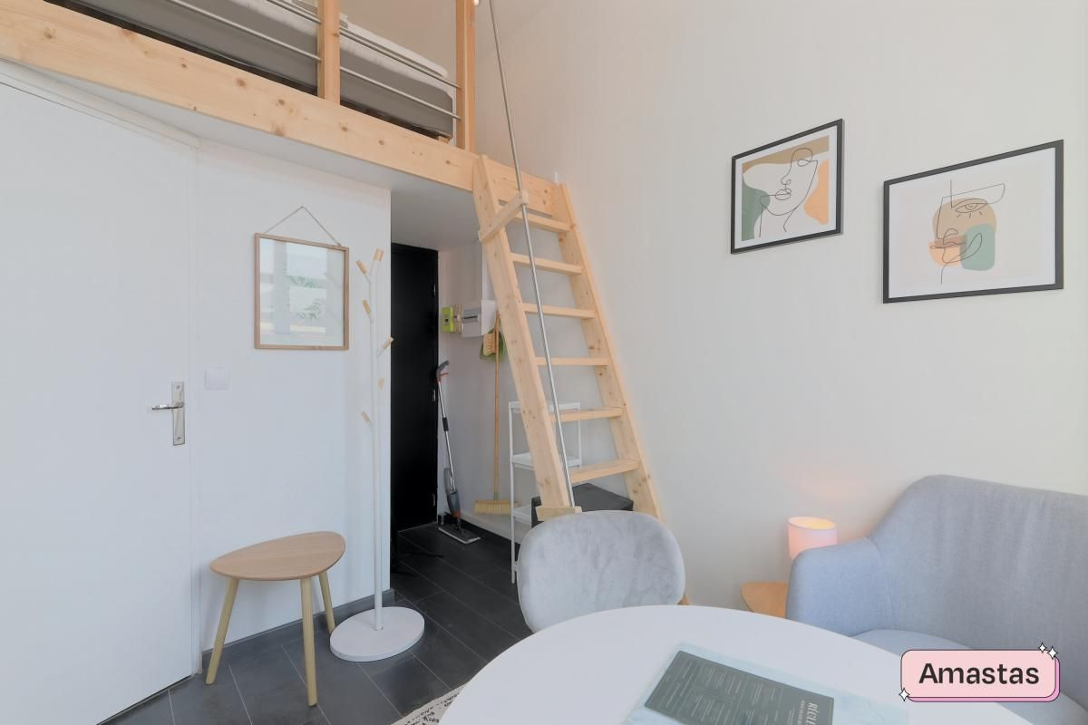 
                                                Location
                                                 Petit studio meublé proche Mairie de Roubaix - 1596903