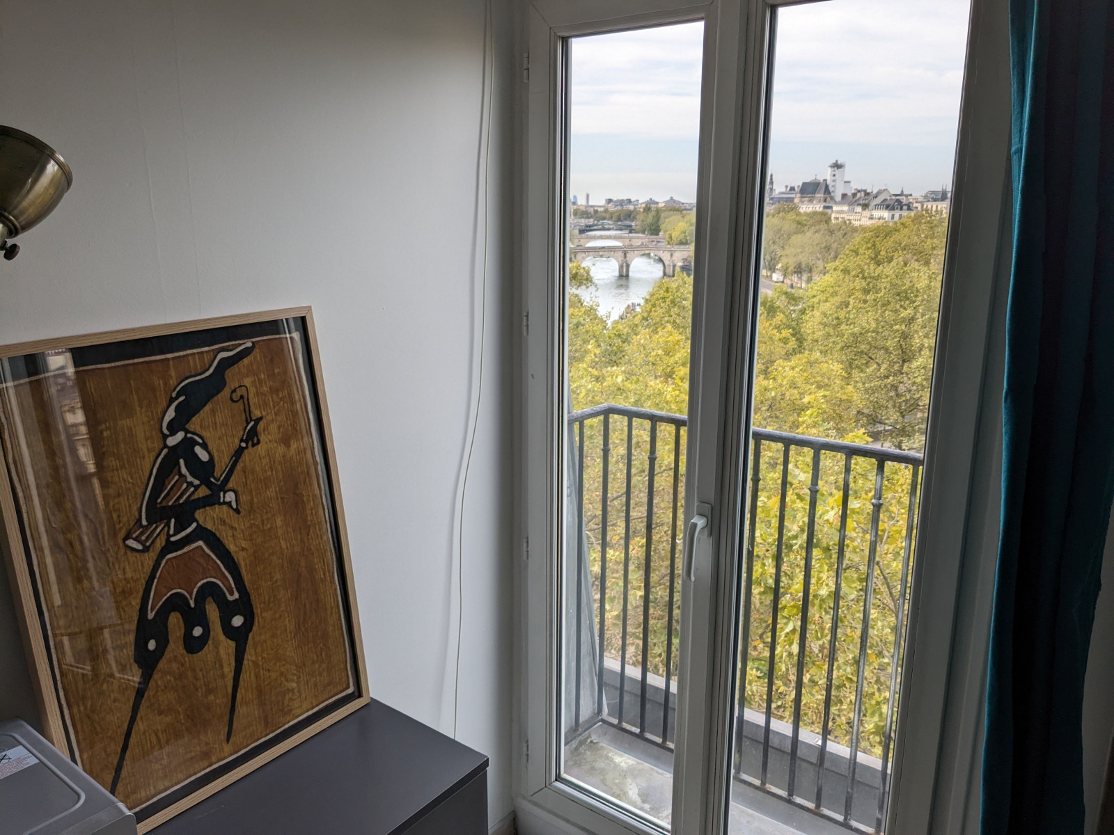 
                                                Location
                                                 Petit studio offrant vue panoramique sur la Seine (loyer tout inclus)