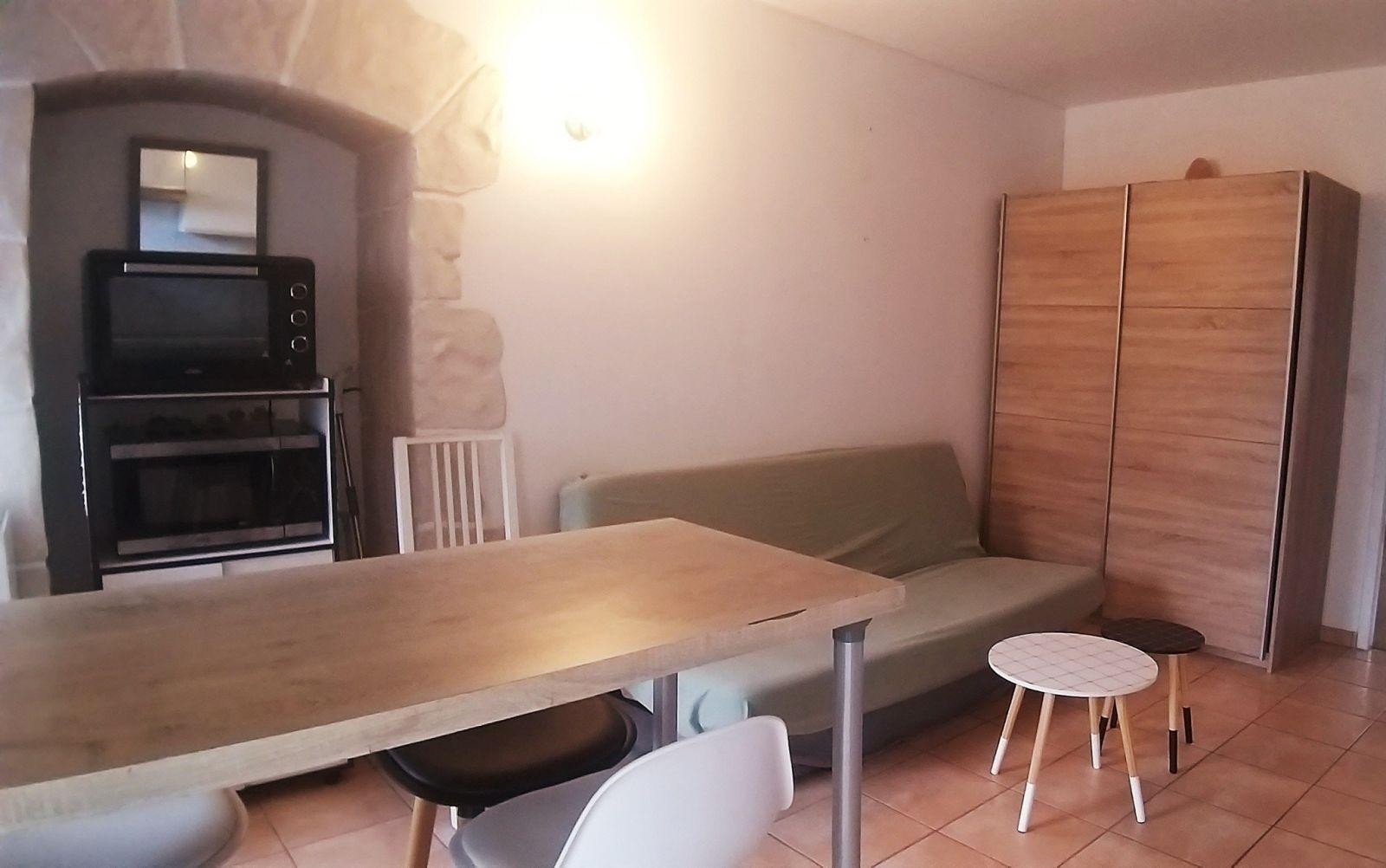 
                                                Location
                                                 Petit studio tranquille