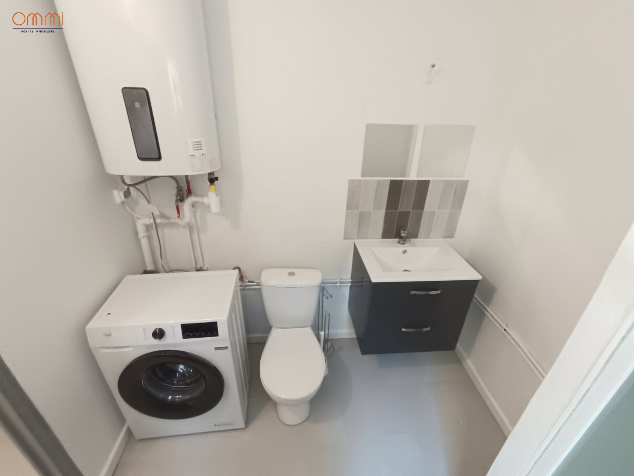 
                                                Location
                                                 Petit T2, quartier Henriville, loyer tout compris
