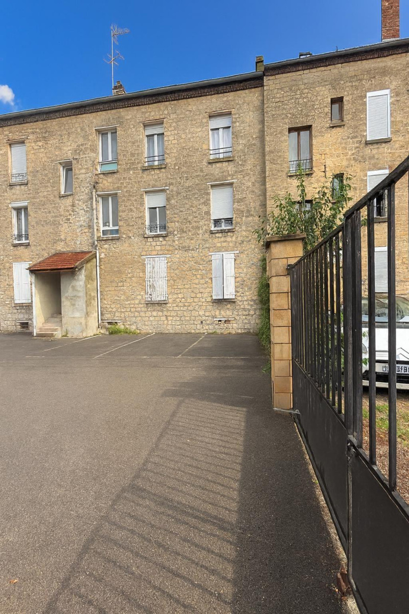 
                                                Location
                                                 Petite F2 tranquille à 2m de la gare