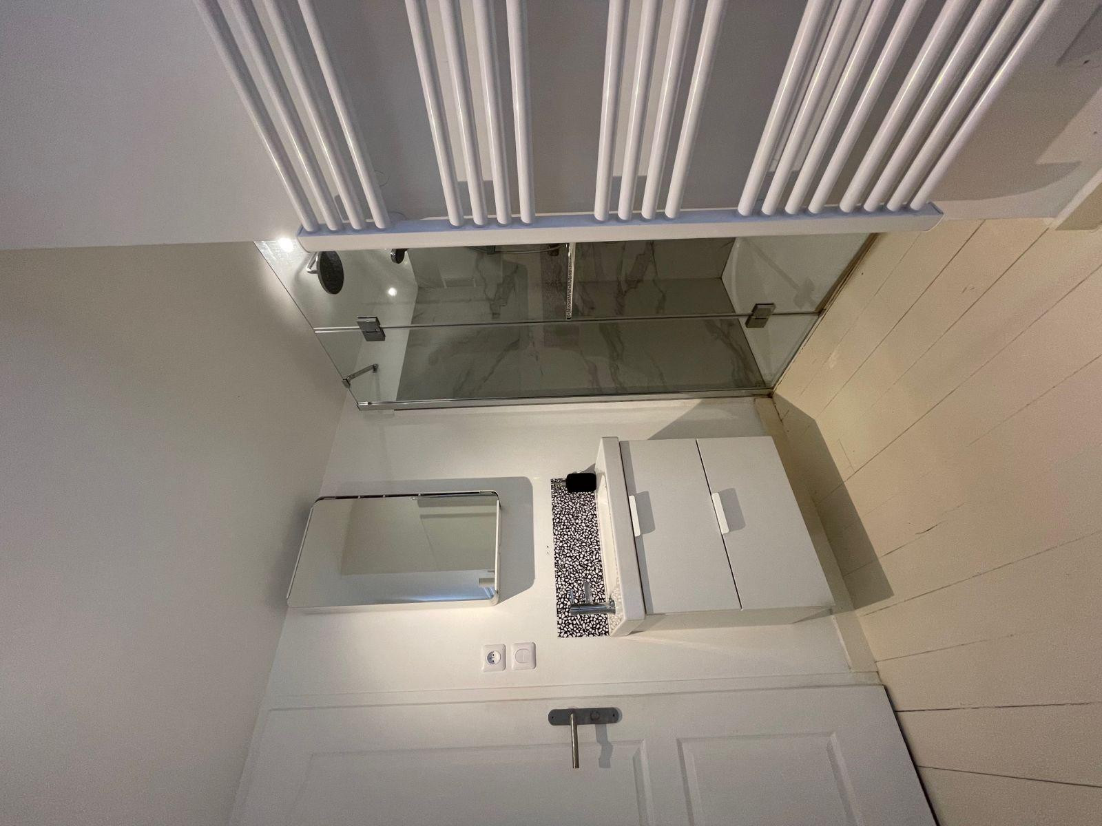 
                                                Location
                                                 Petite location tranquille