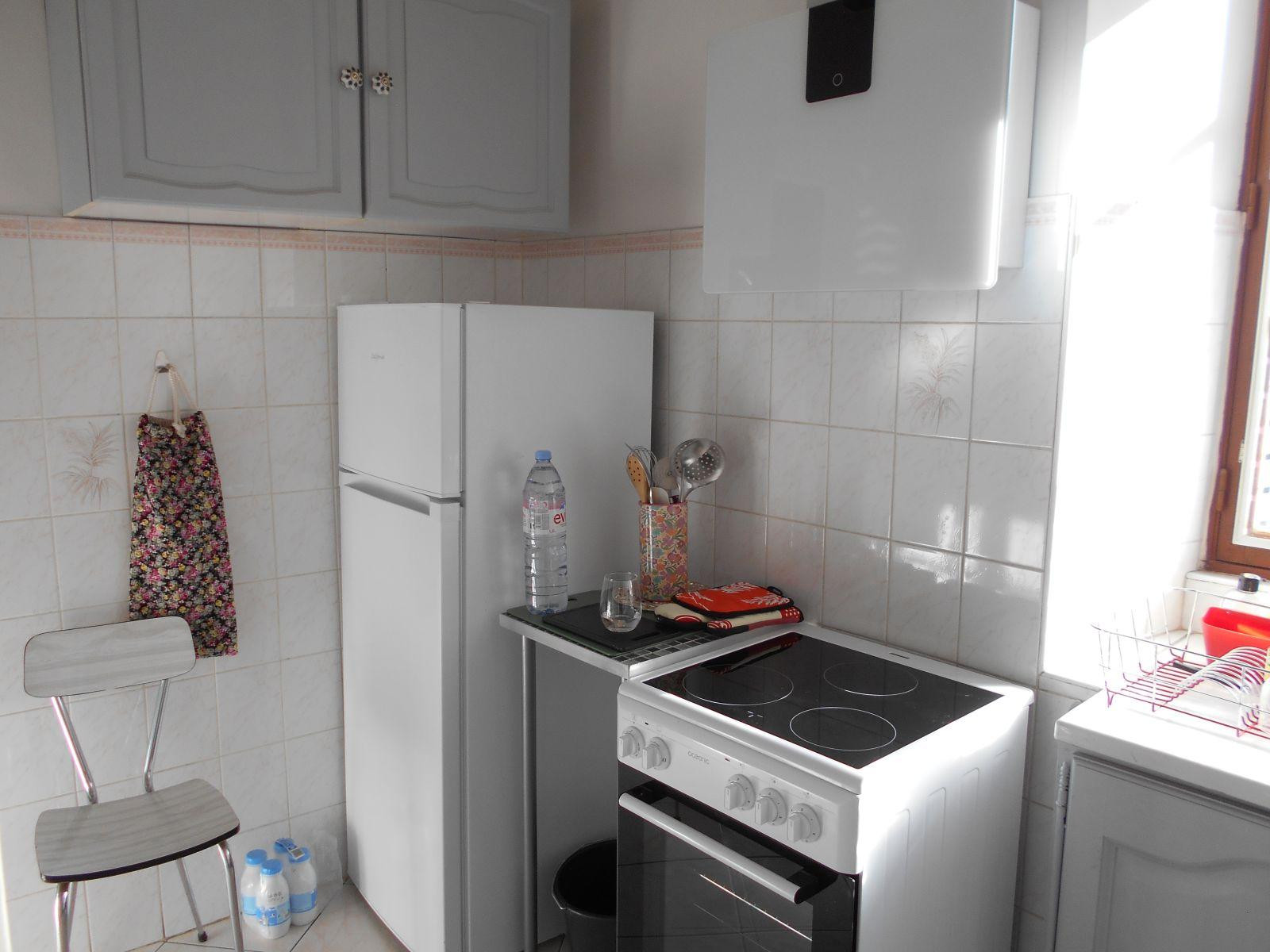 
                                                Location
                                                 Petite maison ancienne en plein coeur du village.