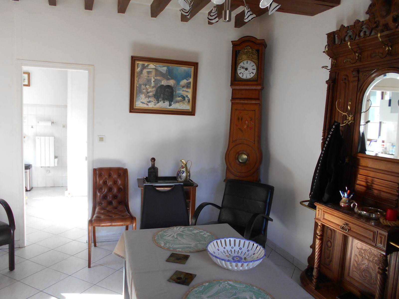 
                                                Location
                                                 Petite maison ancienne en plein coeur du village.