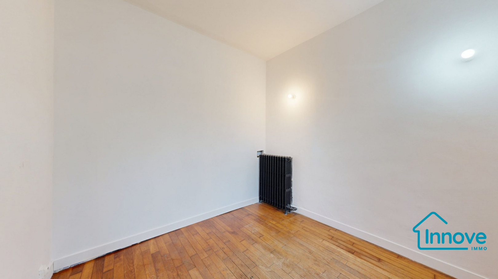 
                                                Location
                                                 Petite maison avec jardinet