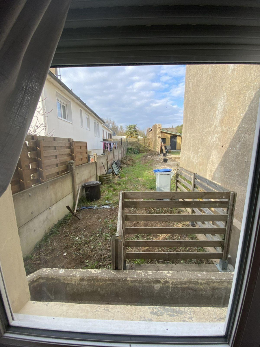 
                                                Location
                                                 Petite maison dans quartier tranquille