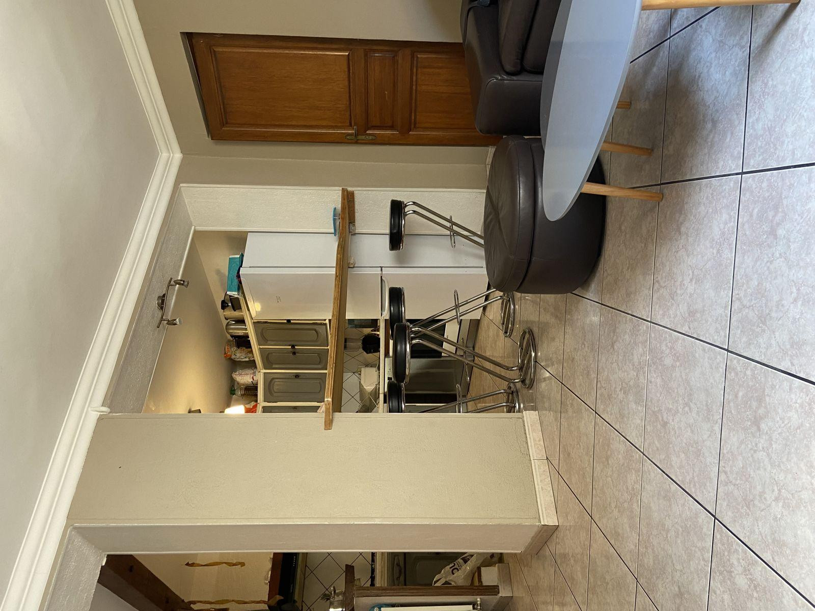 
                                                Colocation
                                                 Petite maison de ville, tranquille