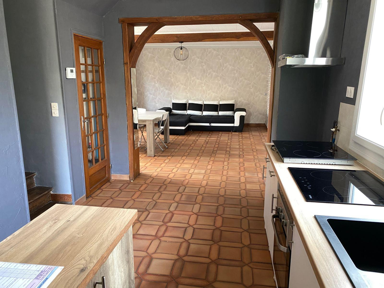 
                                                Location
                                                 Petite maison du XIXème dans village calme