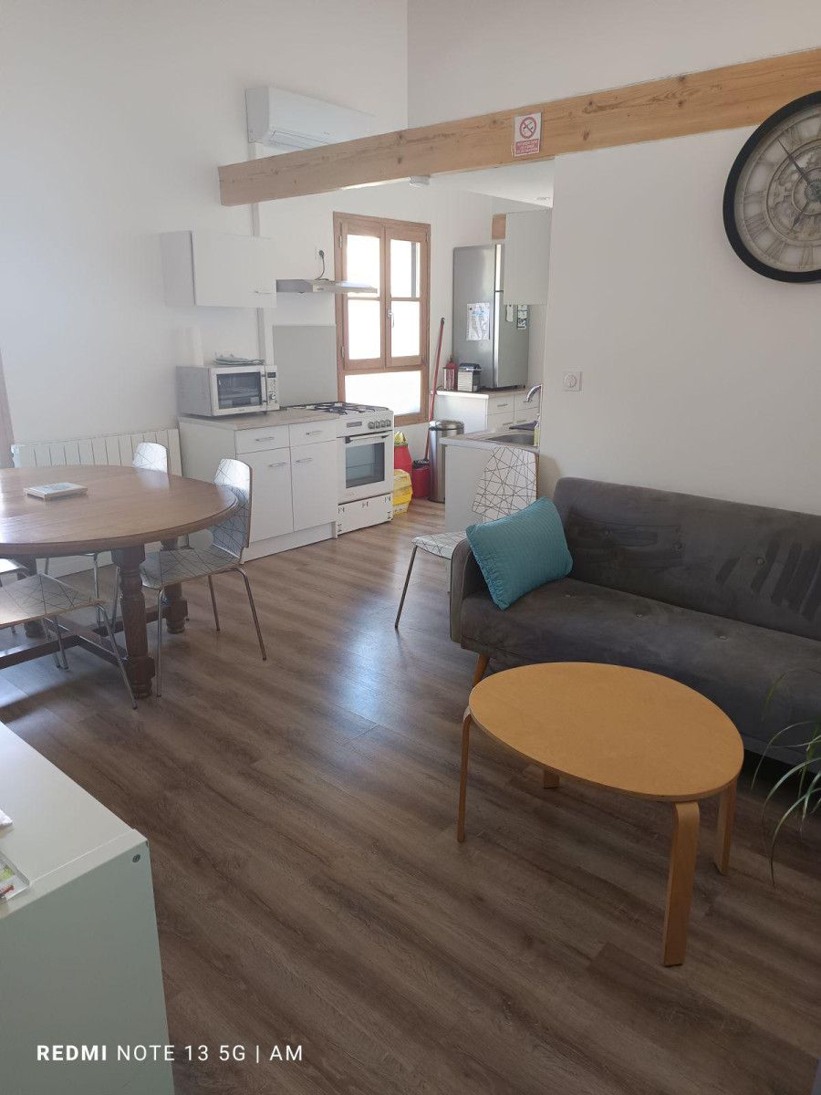 
                                                Location
                                                 Petite maison indépendante au calme.