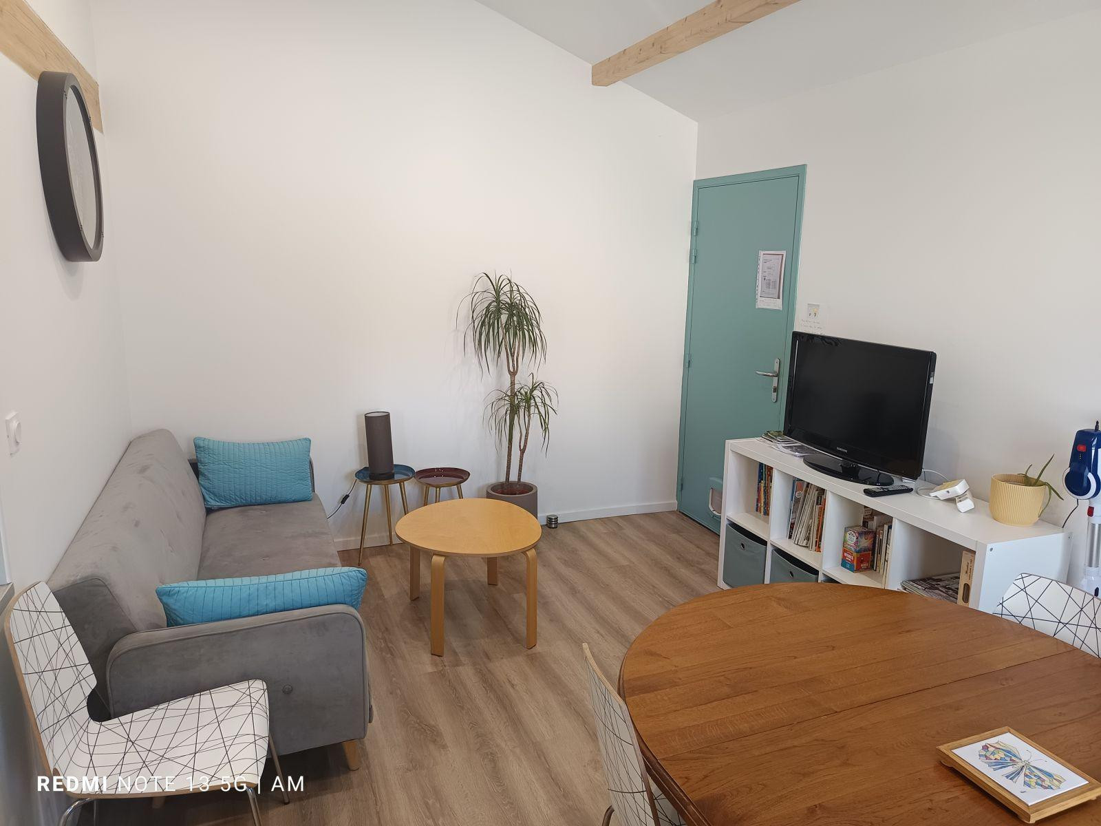 
                                                Location
                                                 Petite maison indépendante au calme.