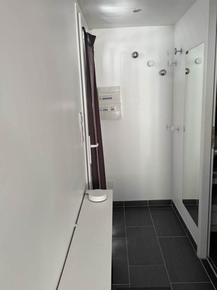 
                                                Location
                                                 Petite maison individuelle plein pied, terrasse