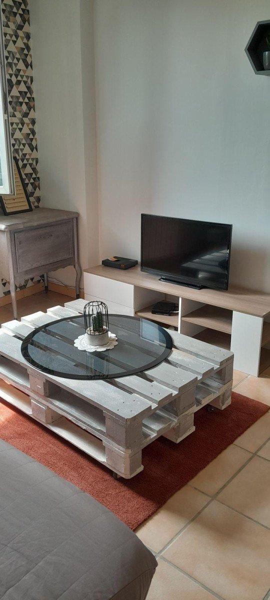 
                                                Location
                                                 Petite maison meublée