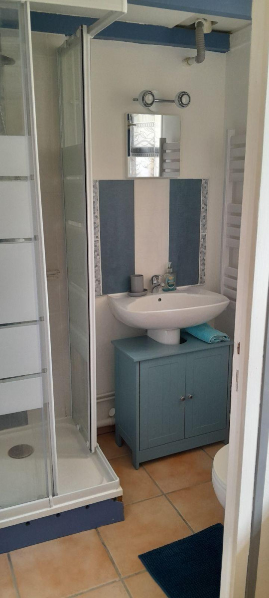 
                                                Location
                                                 Petite maison meublée