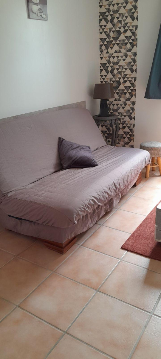 
                                                Location
                                                 Petite maison meublée