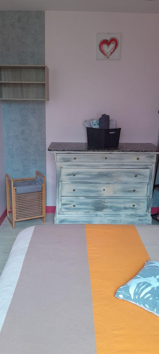 
                                                Location
                                                 Petite maison meublée