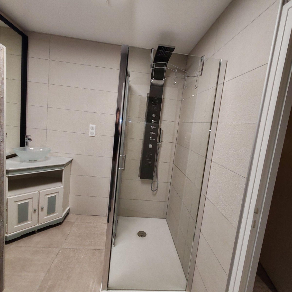 
                                                Location
                                                 Petite maison meublée ,à louer, refait à neuf
