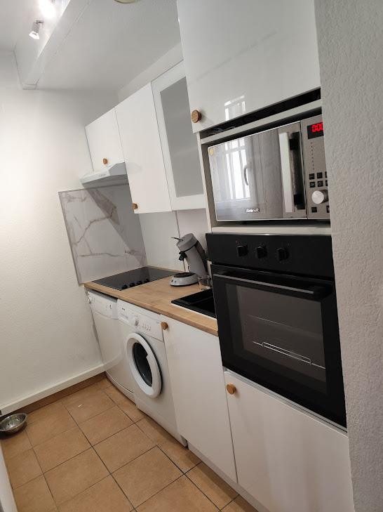 
                                                Location
                                                 Petite maison , piscine partagée, parking