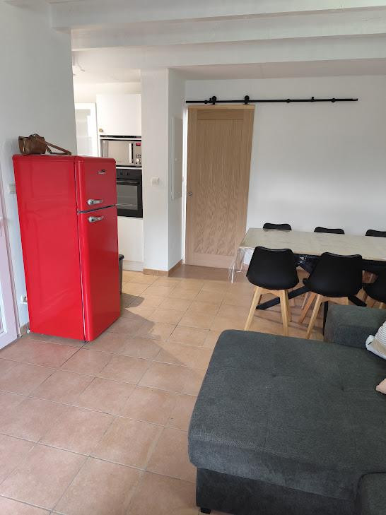 
                                                Location
                                                 Petite maison , piscine partagée, parking