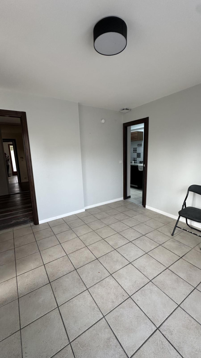 
                                                Location
                                                 Petite maison sans vis à vis