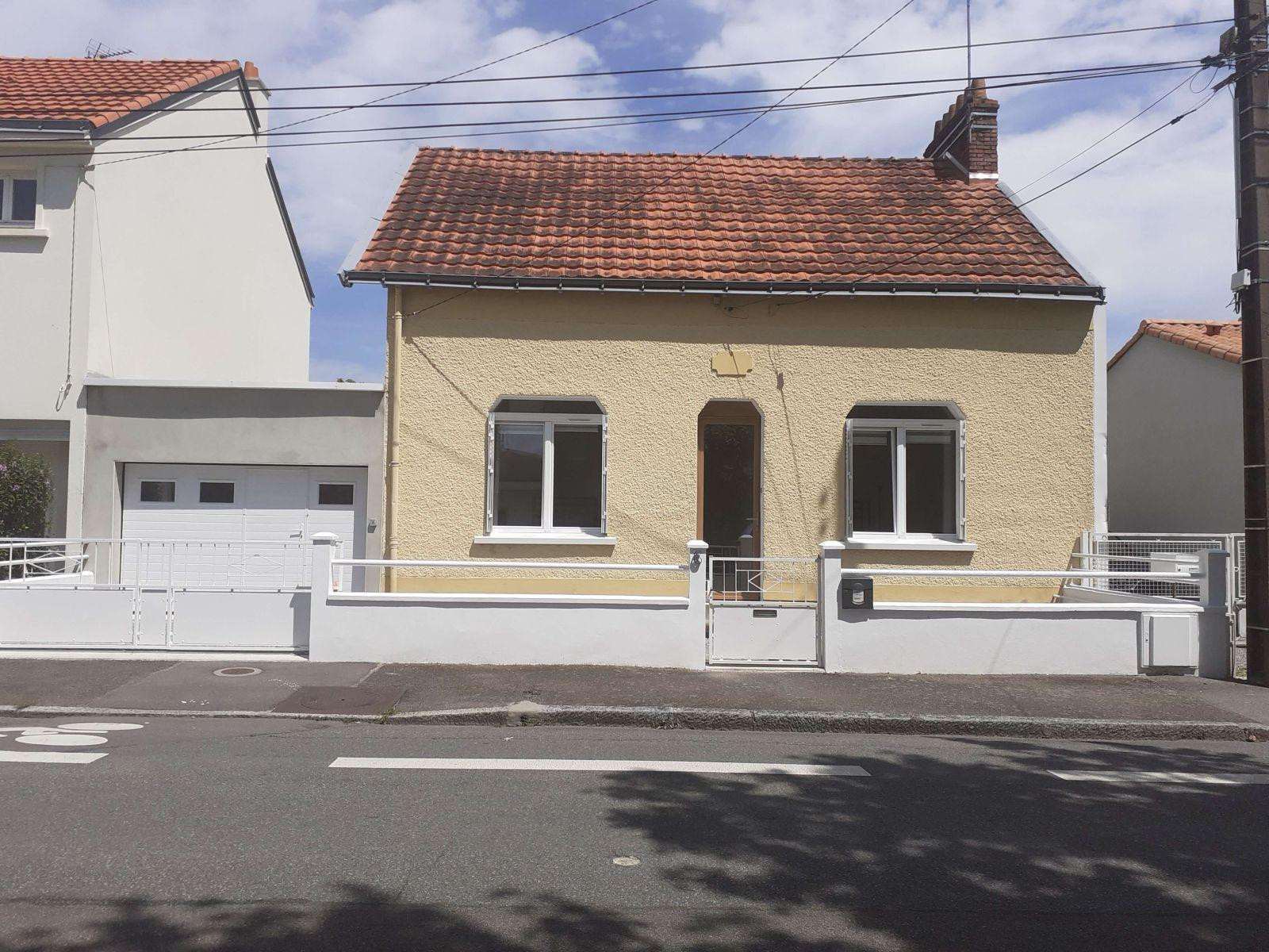 
                                                Location
                                                 Petite maison tranquille