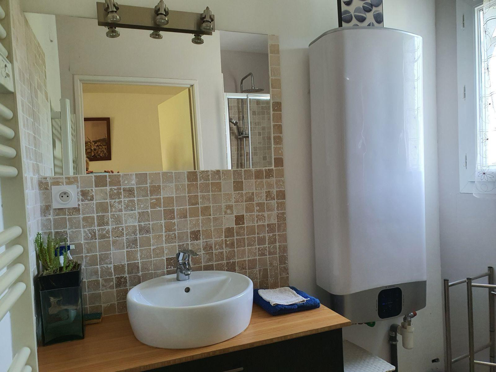 
                                                Location
                                                 Petite maison tranquille