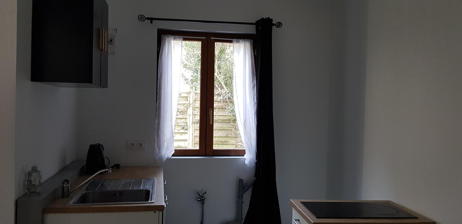 
                                                Location
                                                 Petite maison tranquille