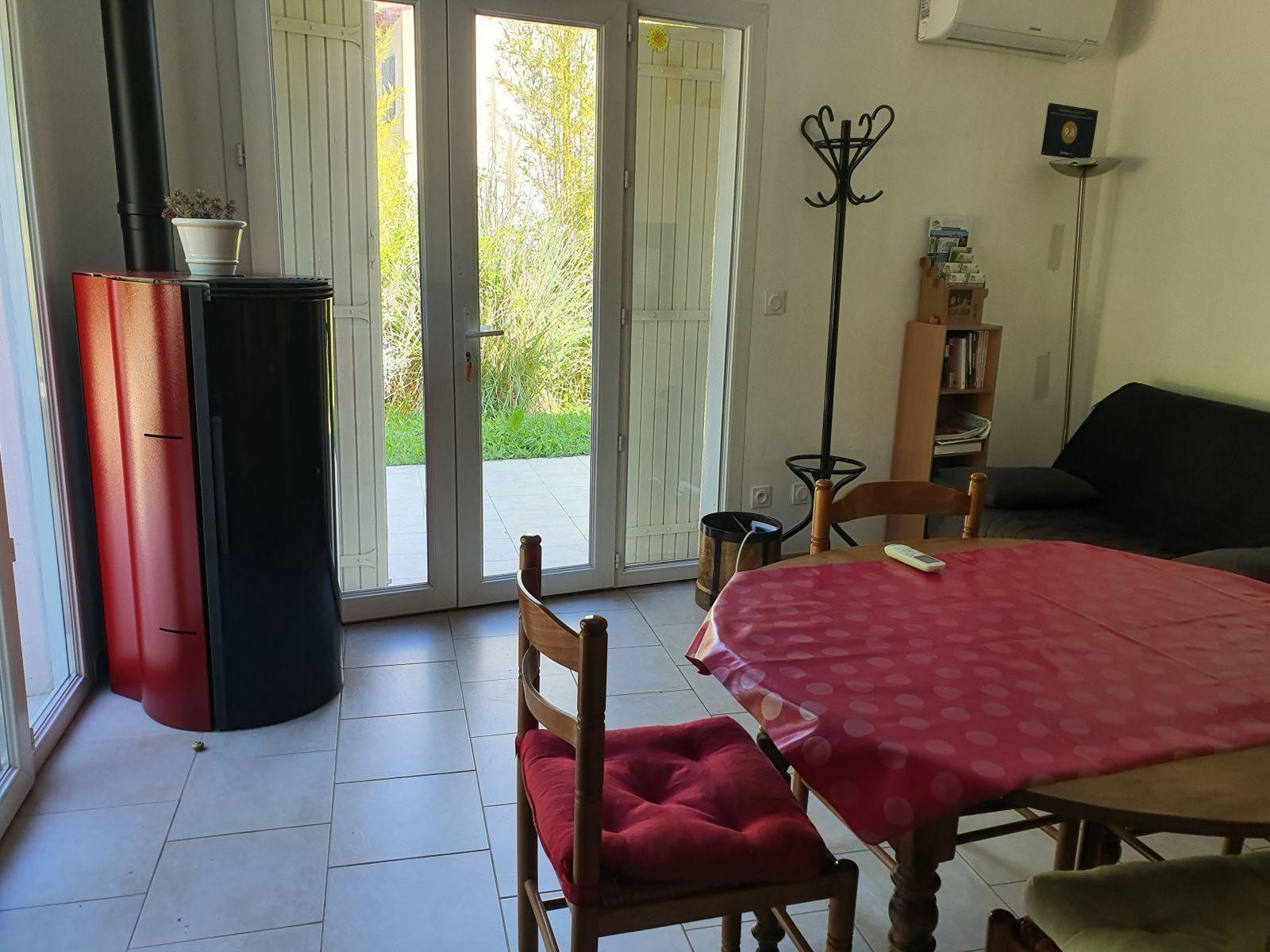 
                                                Location
                                                 Petite maison tranquille