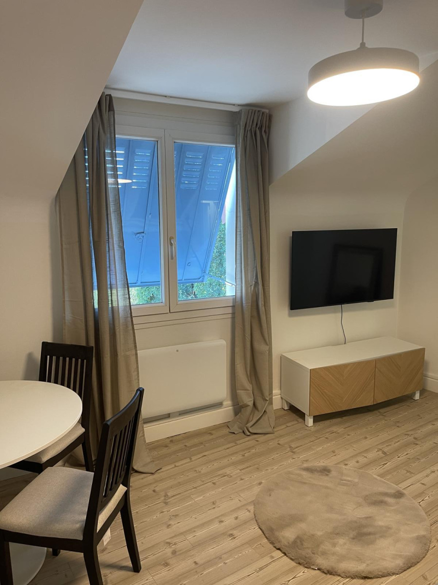 
                                                Location
                                                 Petite maison tranquille