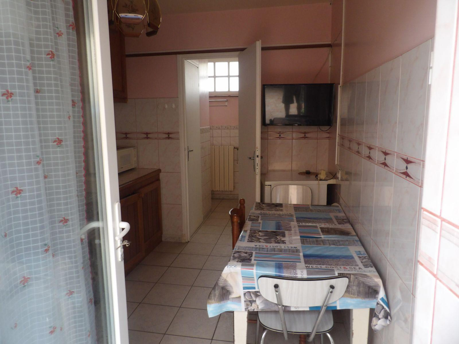 
                                                Location
                                                 Petite maison tranquille...