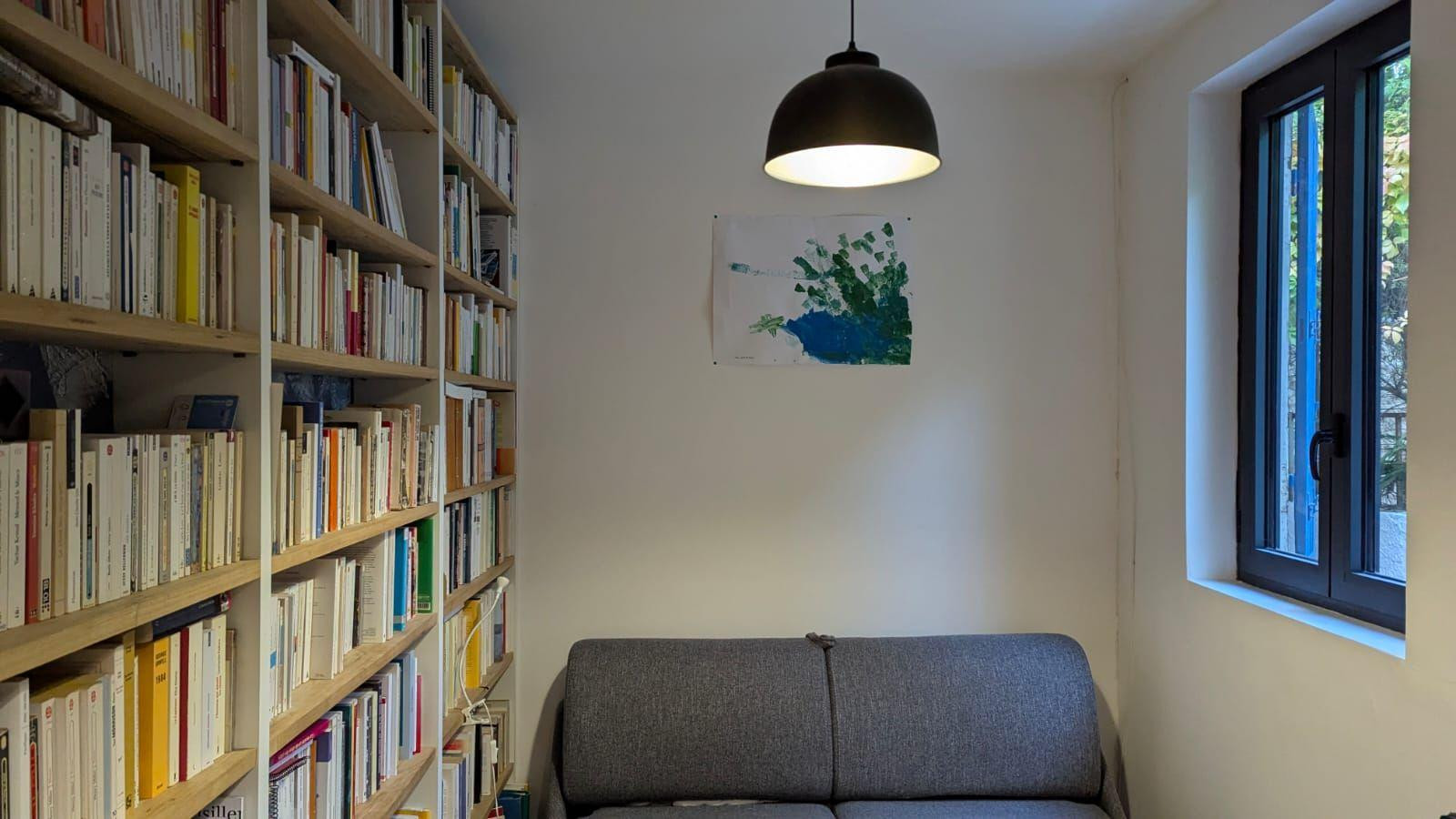 
                                                Location
                                                 Petite maison tranquille à côté du métro