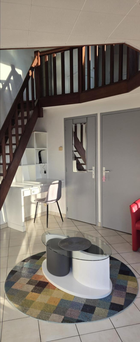 
                                                Location
                                                 Petite maison tranquille au calme proche A13