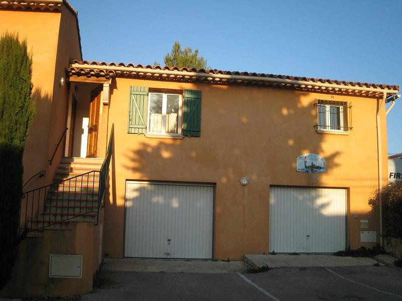 
                                                Location
                                                 Petite maison tranquille avec jardin