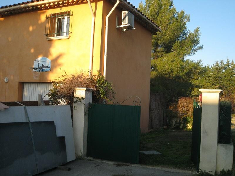 
                                                Location
                                                 Petite maison tranquille avec jardin