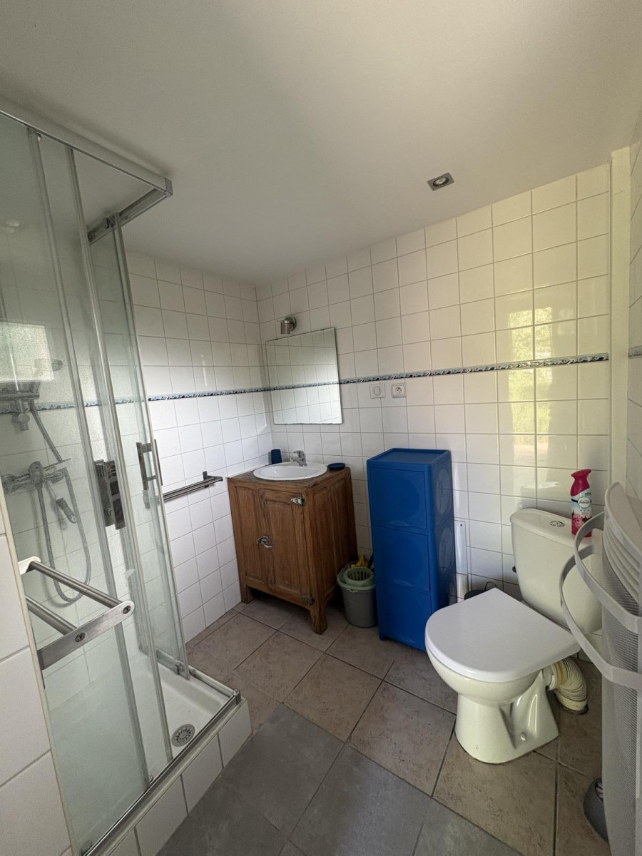 
                                                Location
                                                 Petite maison tranquille dans un jardin