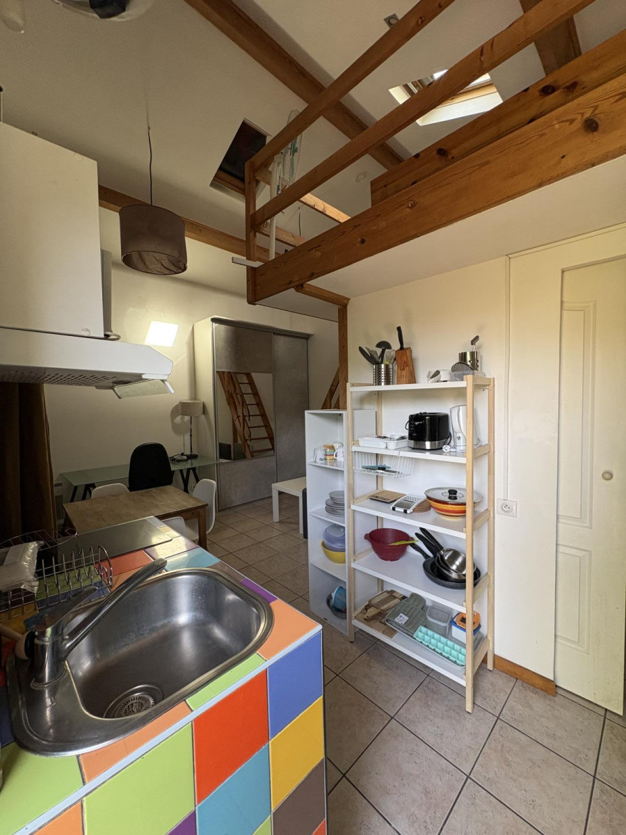 
                                                Location
                                                 Petite maison tranquille dans un jardin
