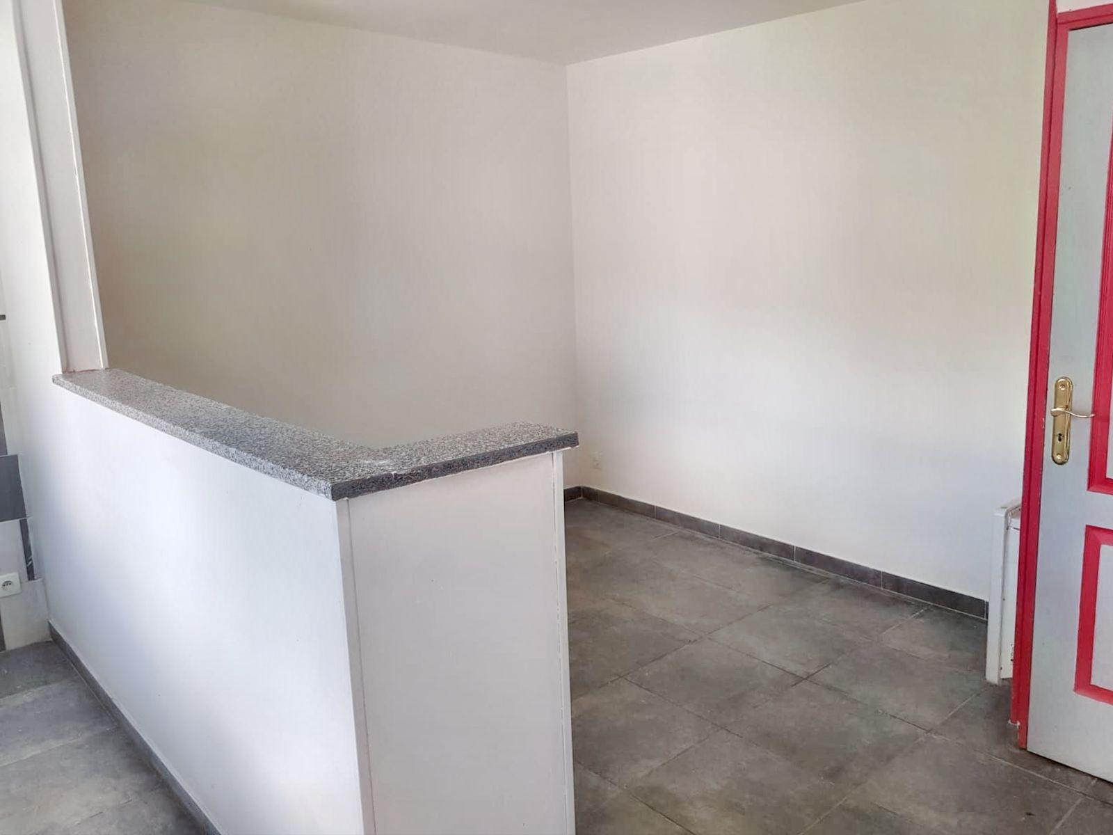 
                                                Location
                                                 Petite maison tranquille en plein centre de DENAIN