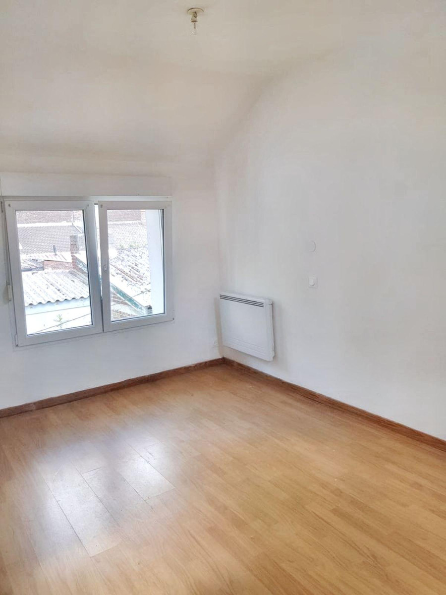 
                                                Location
                                                 Petite maison tranquille en plein centre de DENAIN